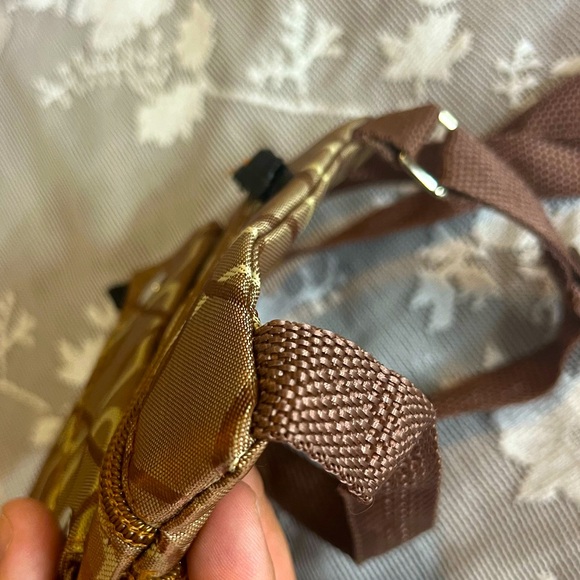 Beautiful and Practical Crossbody Bag - Picture 5 of 7